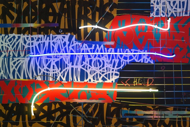 Trains, airbrush a akryl na plátně, neon, 60 x 120 cm, 2022