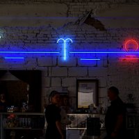 Ferda, neonové trubice, 500 x 200 cm, 2020