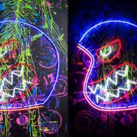 Bosozuku, akryl na plátně, neonové trubice, 160 × 120 cm, 2020